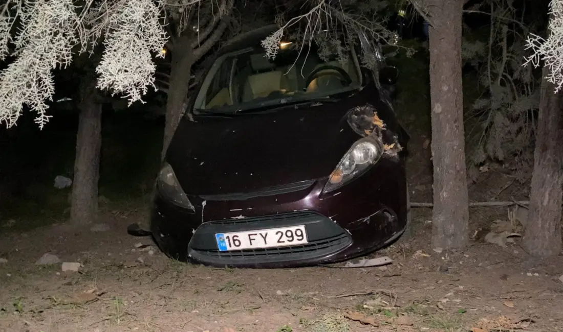 Bursa’nın İnegöl ilçesinde meydana gelen kazada motosiklet ile çarpışan otomobil