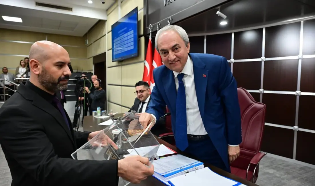 Kepez Belediye Başkanı Mesut Kocagöz, belediye meclisi toplantısında dünya genelindeki