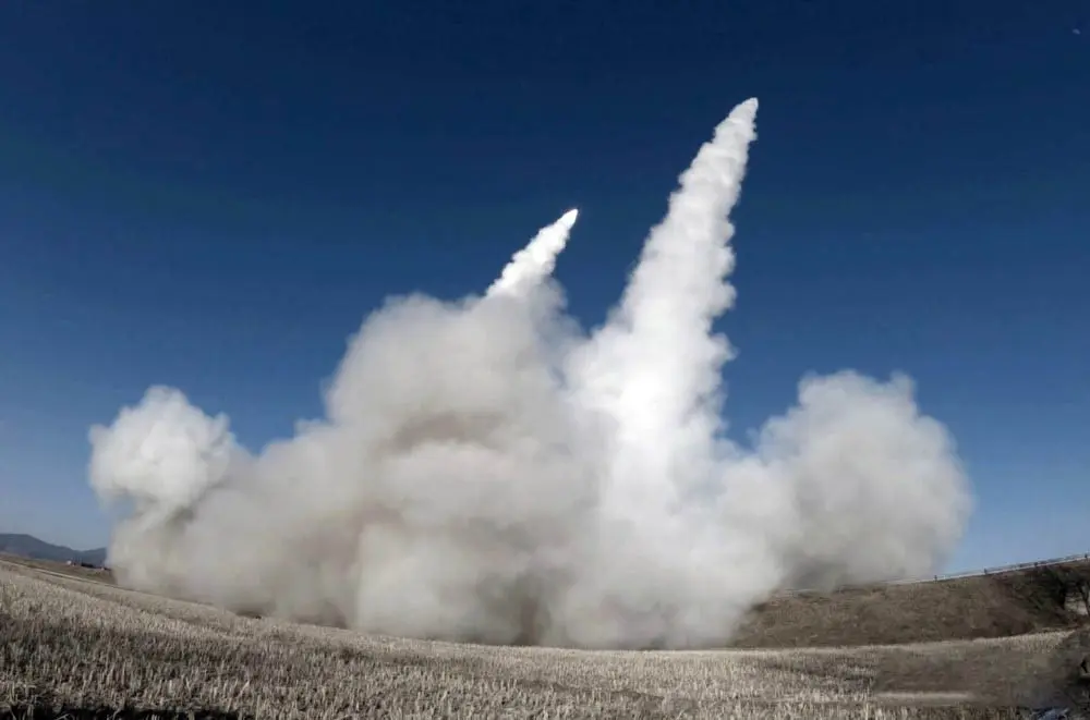 Kuzey Kore, yeni büyük kalibreli çoklu roketatar sistemini başarılı bir