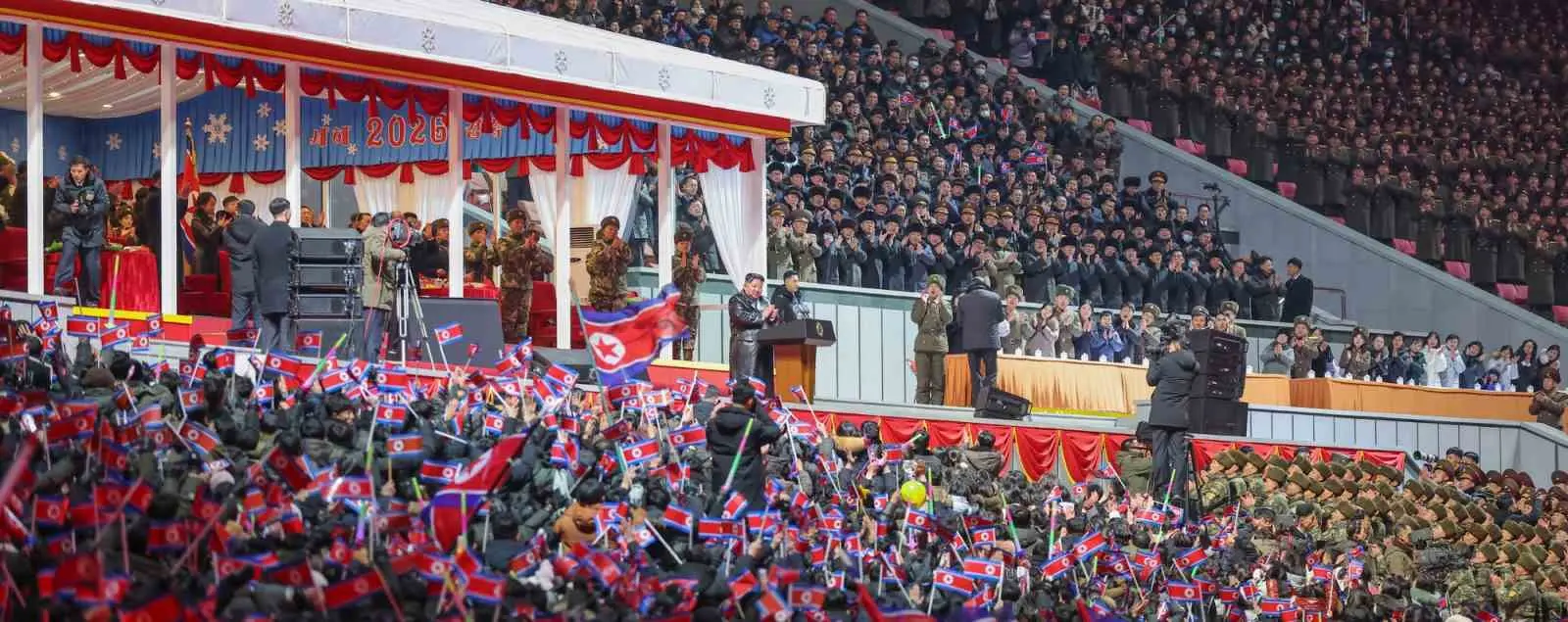 Kuzey Kore, yeni yıla başkent Pyongyang’daki May Day Stadyumu’nda düzenlenen