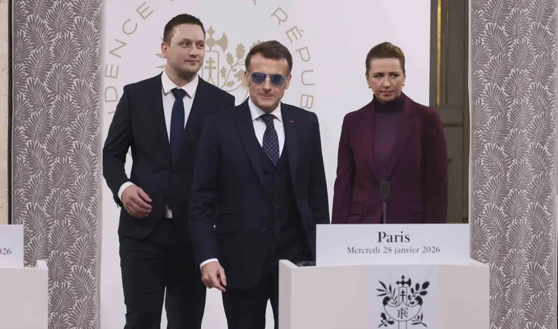 Fransa Cumhurbaşkanı Emmanuel Macron, Danimarka Başbakanı Mette Frederiksen ve Grönland