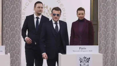 Fransa Cumhurbaşkanı Emmanuel Macron, Danimarka Başbakanı Mette Frederiksen ve Grönland