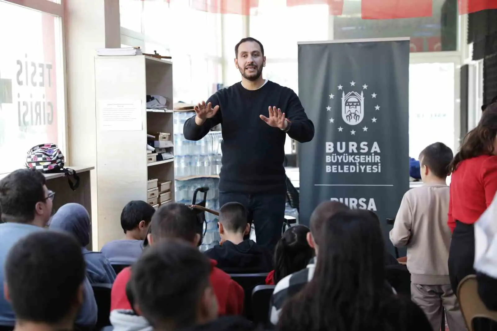 Bursa Büyükşehir Belediyesi, görme engelli bireylerin kelimelerle hayal kurduğu, seslerle