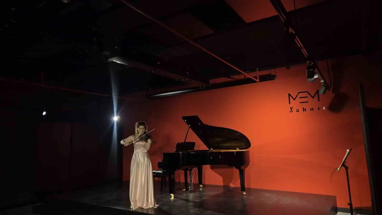 Nilüfer Belediyesi’nin “MEM Genç Sahne” konserinde bu ay Uludağ Üniversitesi