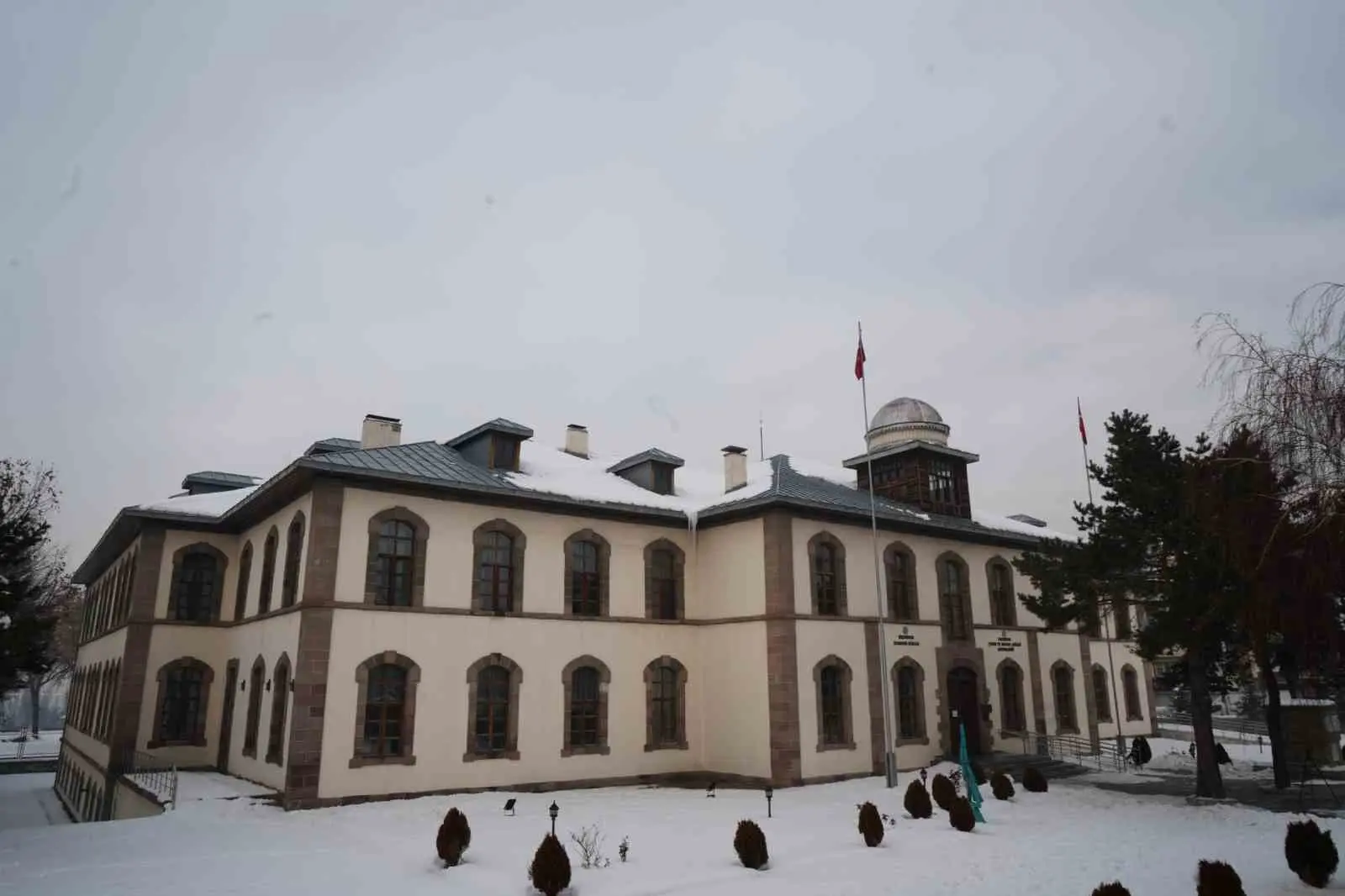 Son günlerde Erzurum Kongre Binası’nın depreme dayanıklılığı gerekçe gösterilerek yıkılmasına