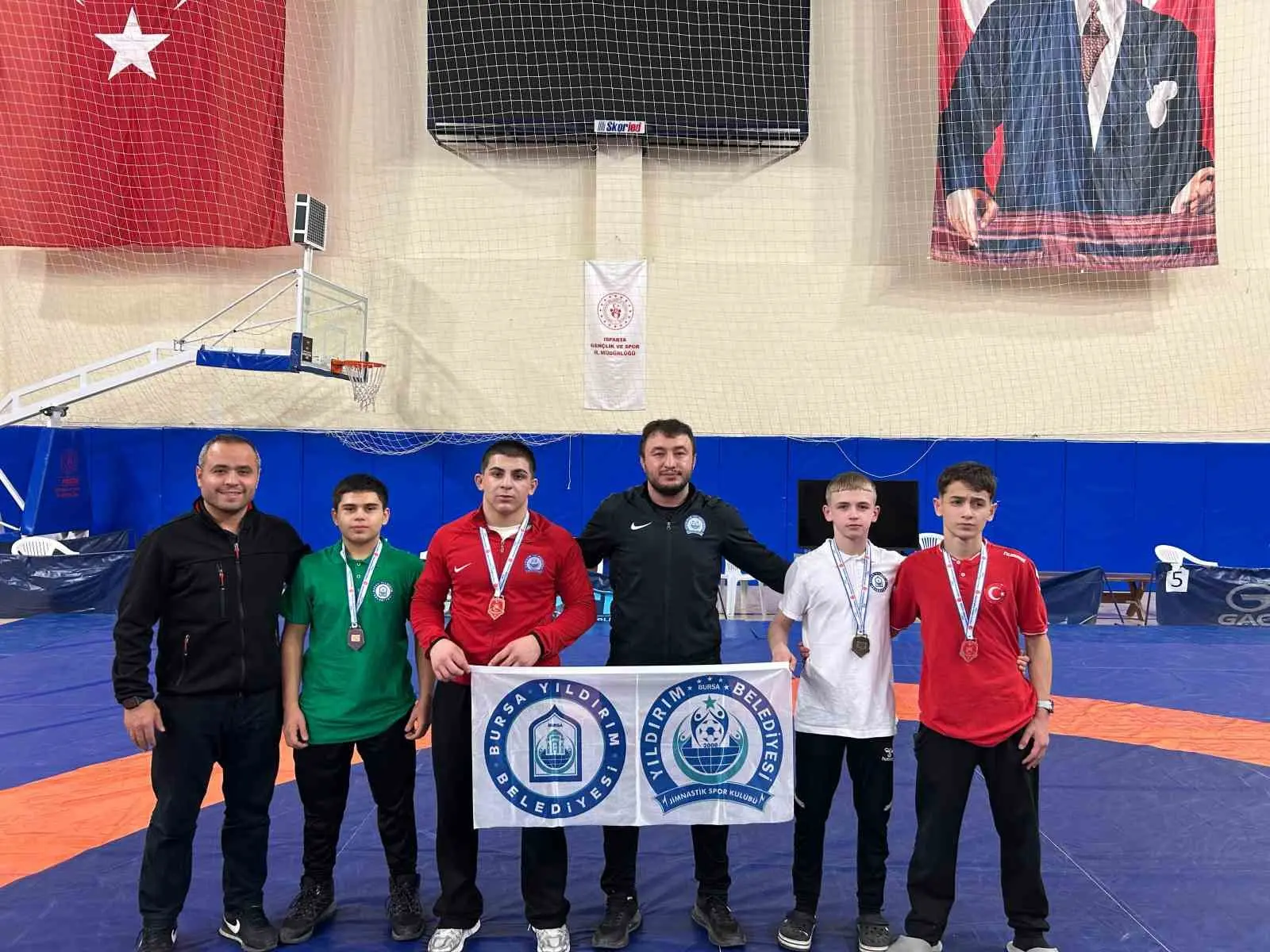 Yıldırımlı sporcular, U-17 Yıldızlar güreş grup şampiyonası’ndan 4 madalya ile