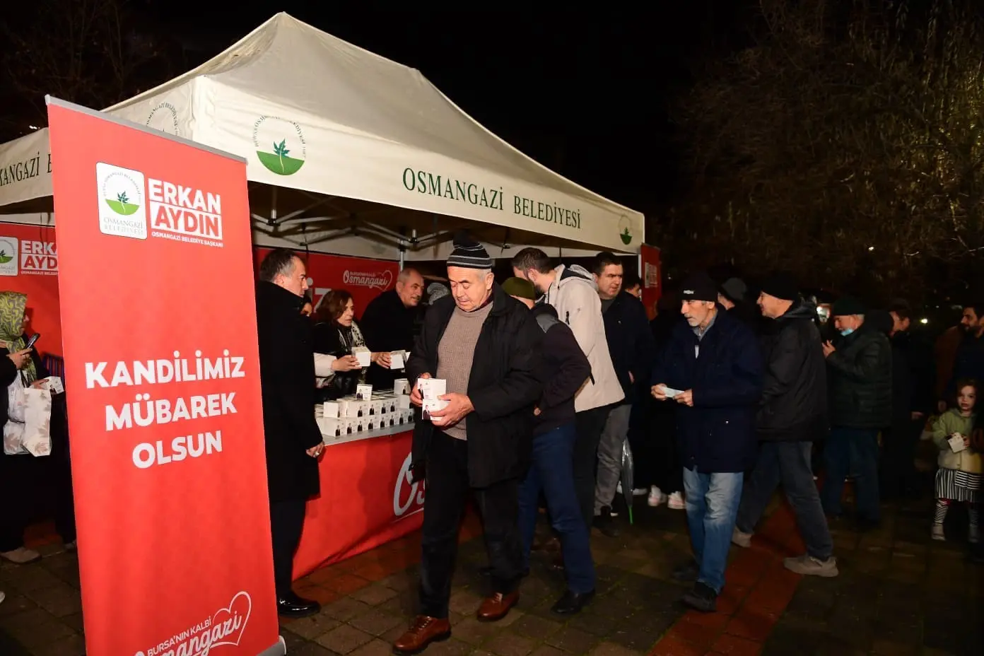 Osmangazi Belediyesi, Miraç Kandili dolayısıyla vatandaşlara kandil simidi ikramında bulundu.