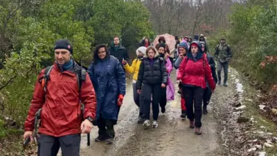 Nilüfer Belediyesi tarafından düzenlenen doğa yürüyüşünde sporseverler, Mysia Yolları’nda bir