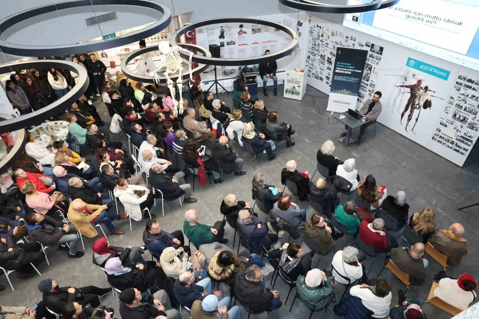 Nilüfer Belediyesi’nin düzenlediği ’Sağlık Buluşmaları’na konuk olan psikiyatrist Uzman Dr.