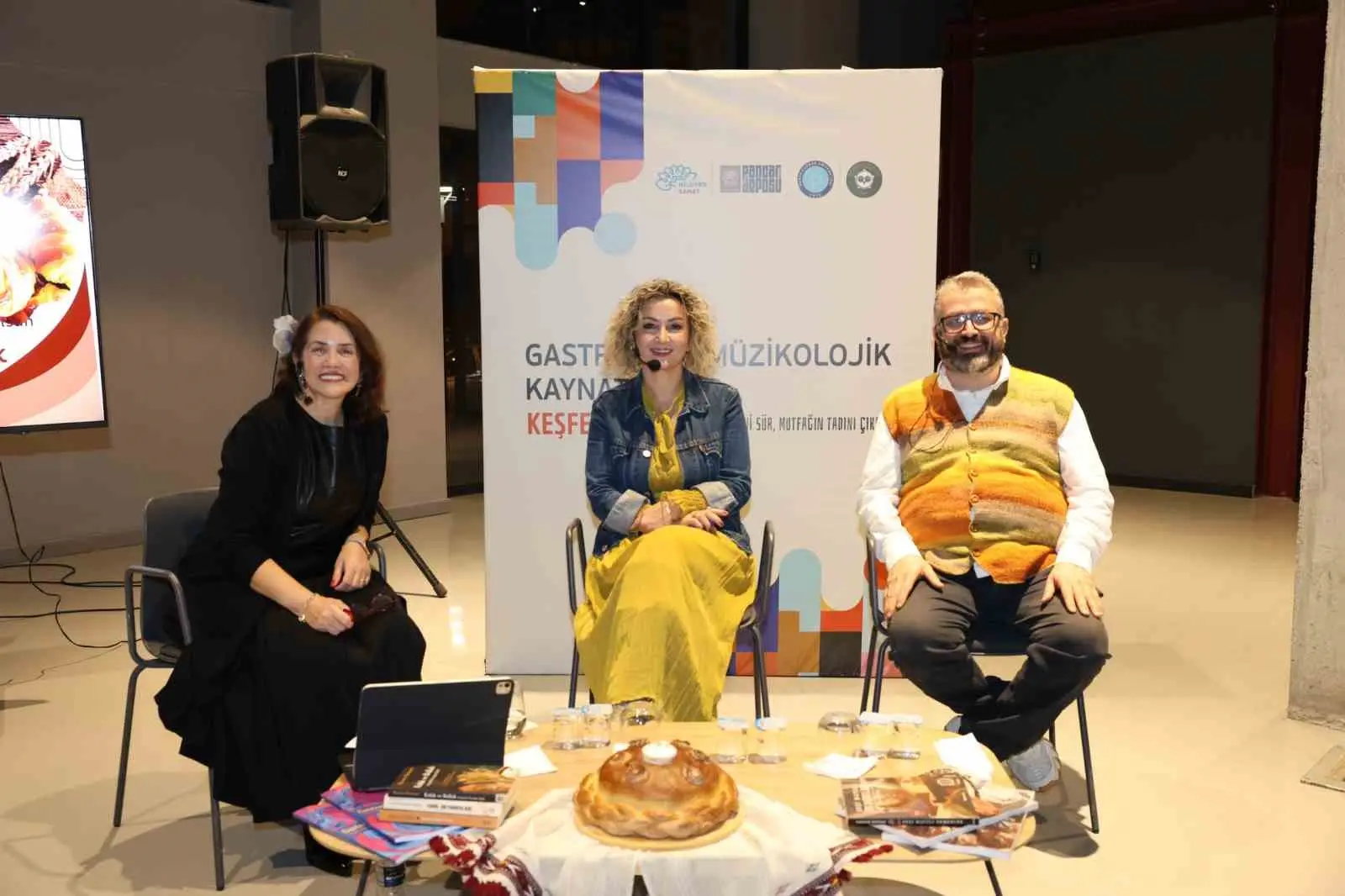 Nilüfer Belediyesi’nin düzenlediği “Gastroetnomüzikolojik Kaynatmalar” söyleşisi bu ay ekmeğin binlerce