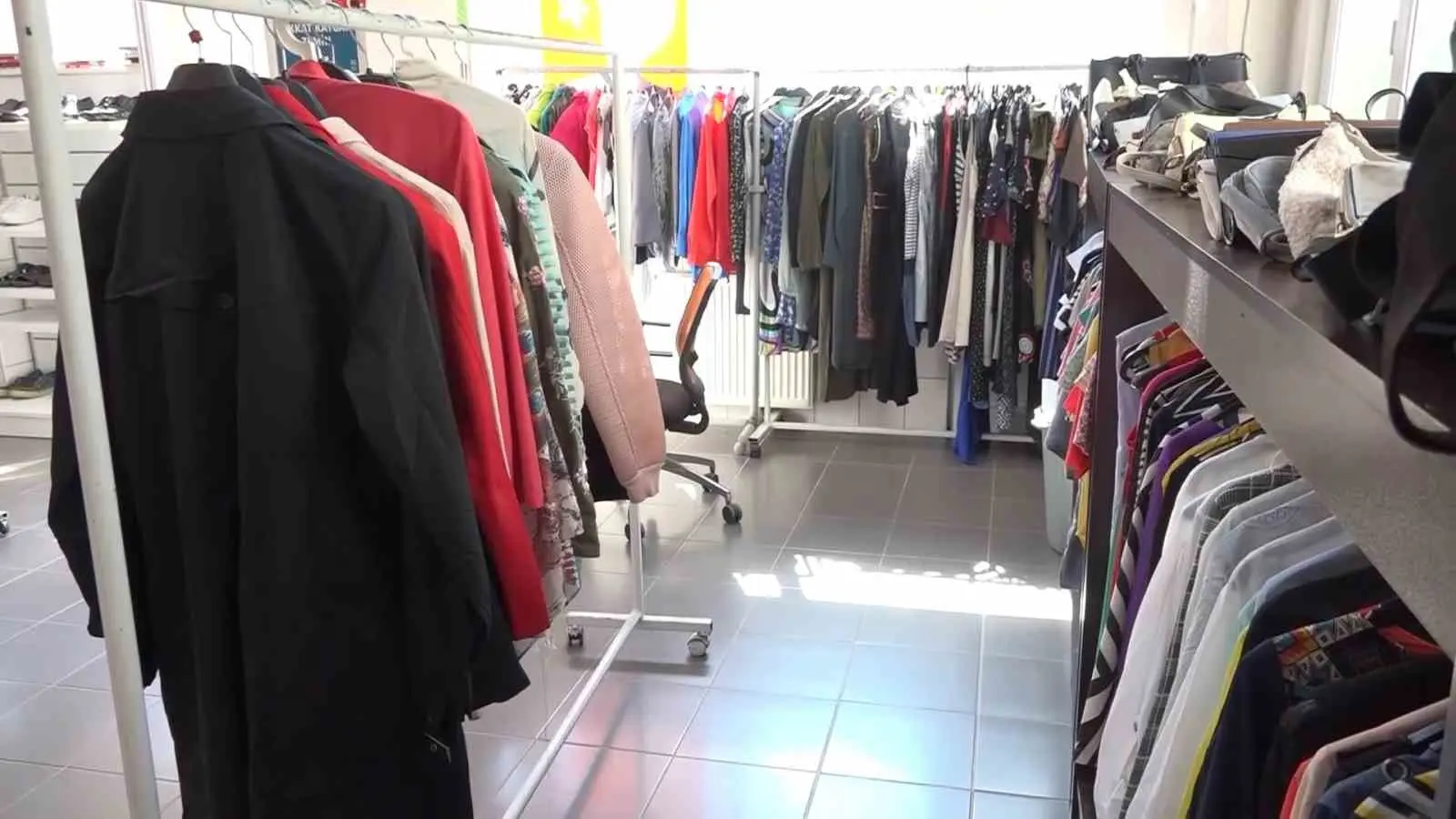 Nilüfer Belediyesi’nin hayata geçirdiği “Giymiyorsan Giydir” uygulamasıyla, vatandaşların bağışladığı ikinci