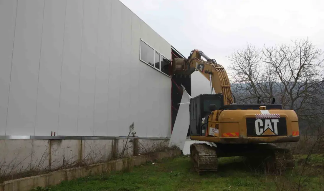 Nilüfer Belediyesi yıkım ekipleri, Tahtalı ve Yaylacık Mahallesi’nde toplam bin