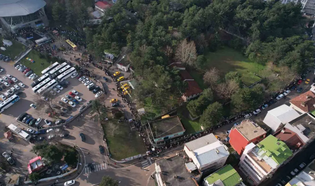 Bursa’da soğuk ama güneşli havayı değerlendirmek isteyenler, Uludağ’a çıkmak istedi.