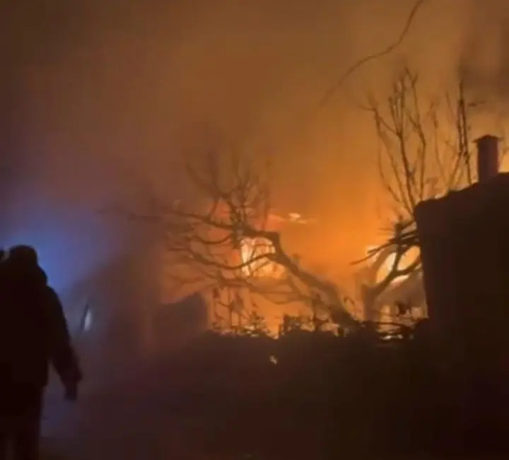 Bursa’nın Orhaneli ilçesinde gece saatlerinde çıkan yangında bir ev kullanılamaz