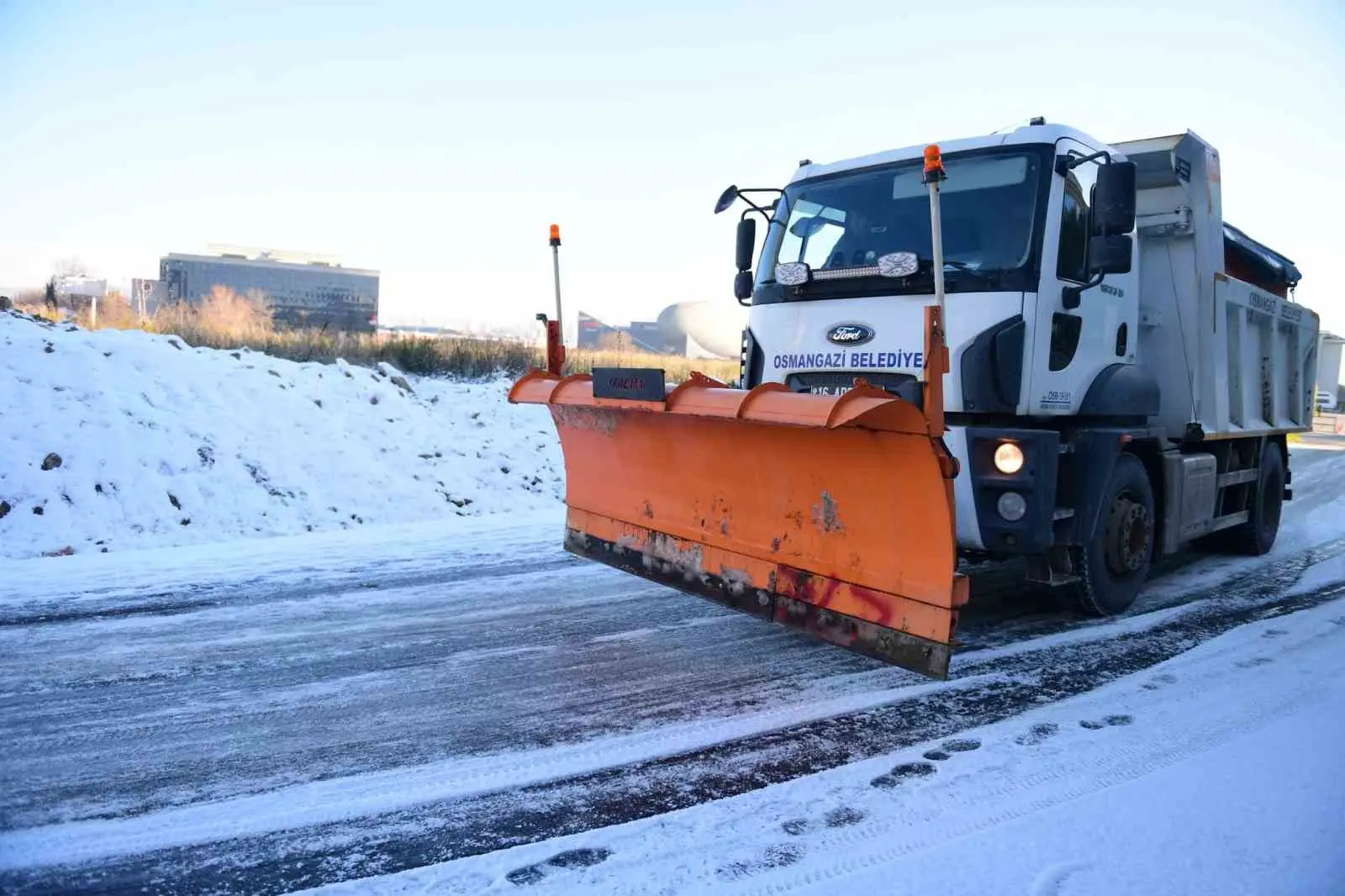 Yeni yılın ilk gününde etkili olan kar yağışıyla birlikte teyakkuzda