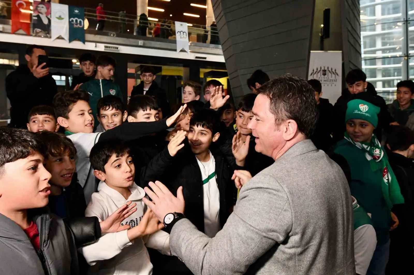 Bursaspor’a desteğini her alanda sürdüren Osmangazi Belediyesi, hayatında hiç maça