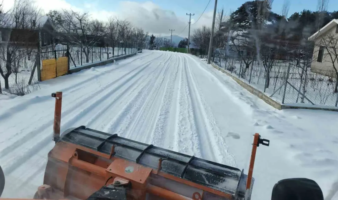 Osmangazi Belediyesi Fen İşleri Müdürlüğü ekipleri, ilçenin yüksek kesimlerinde etkili