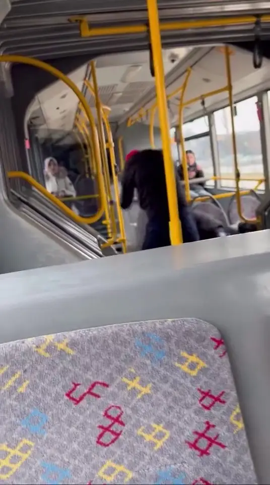 Bursa’da belediye otobüsünde iki kişi arasında tartışma çıktı. Taraflardan biri