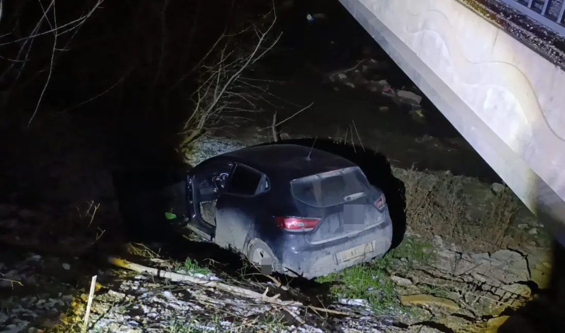 Bursa’nın İnegöl ilçesinde kontrolden çıkan otomobilin dereye uçtuğu kazada sürücü