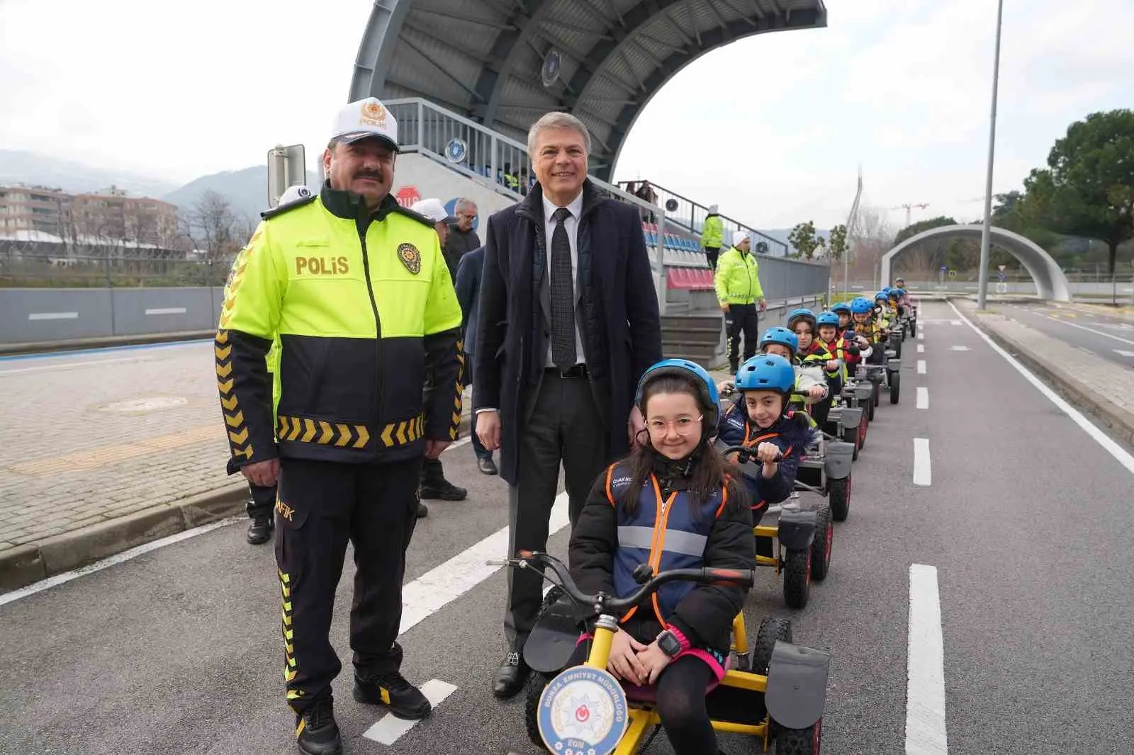 Oyak Renault, erken yaşta yol güvenliği bilinci oluşturmak amacıyla Güvenli