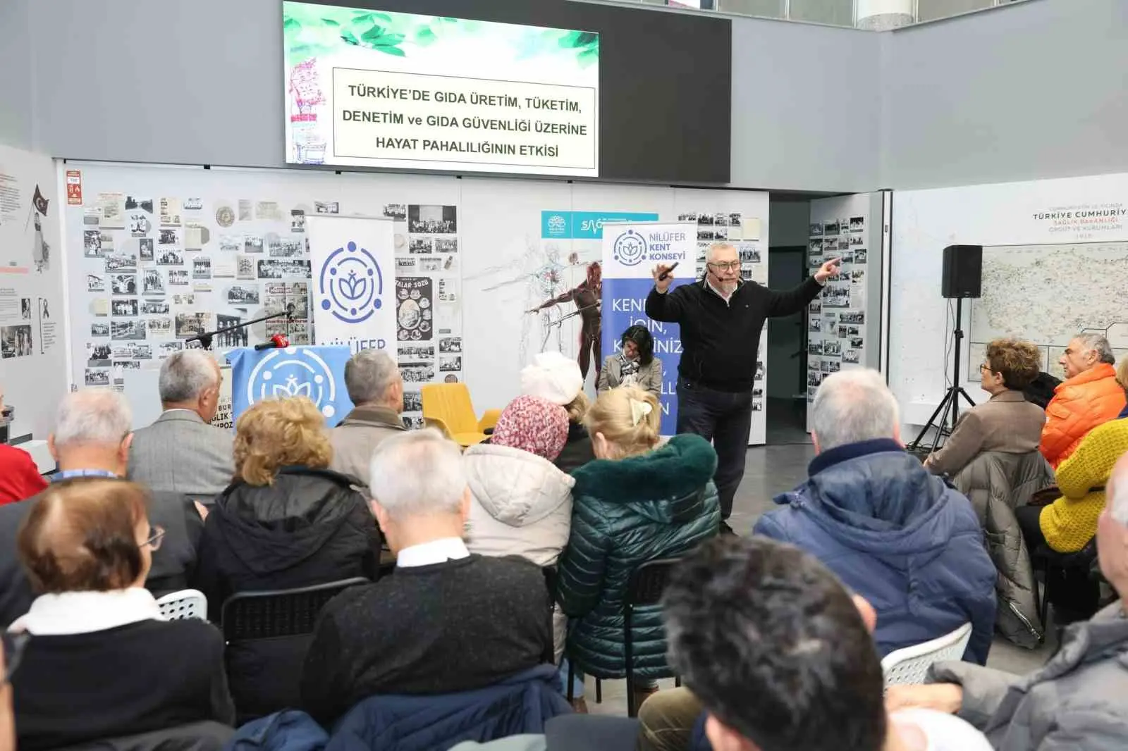 Nilüfer’de düzenlenen panelde, artan hayat maliyetlerinin halk sağlığı üzerindeki etkileri