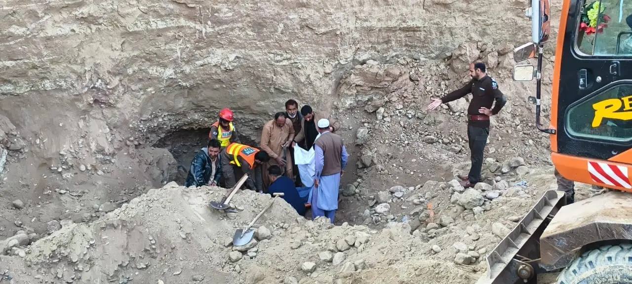 Pakistan’da yasa dışı işletilen altın madeninde meydana gelen çökme sonucu