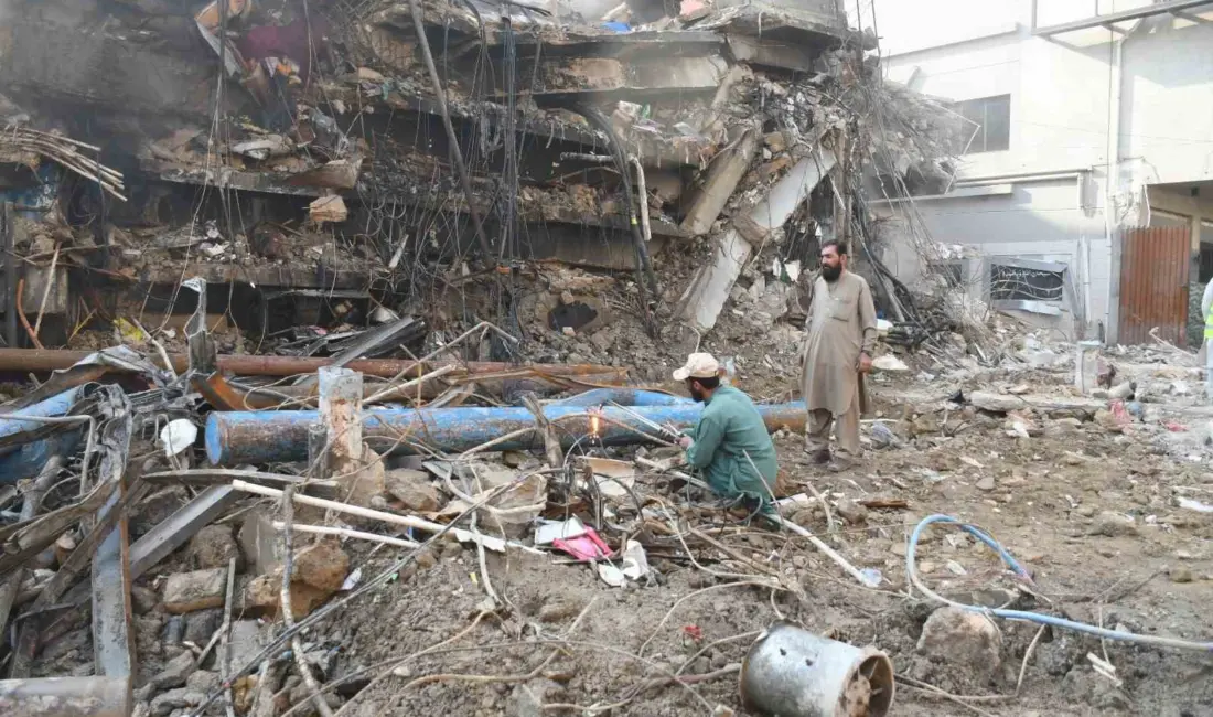 Pakistan’ın Karaçi kentindeki Gul Plaza Alışveriş Merkezi’nde (AVM) 17 Ocak’ta