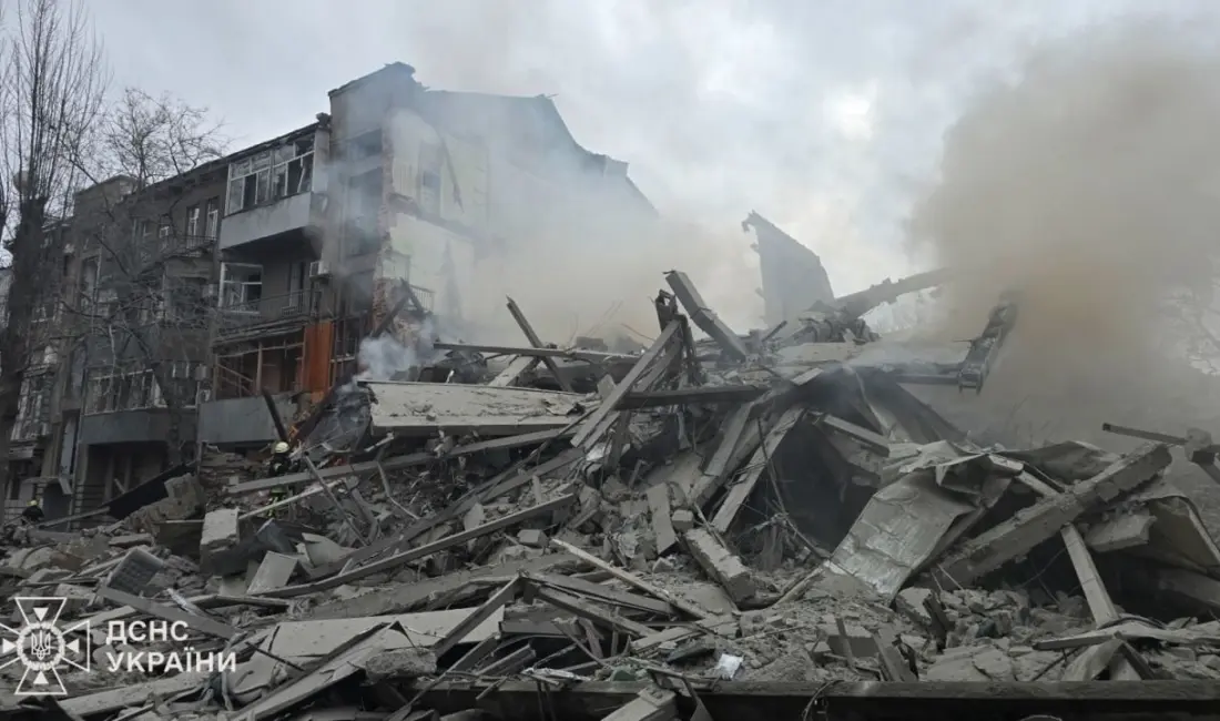 Rusya’nın Ukrayna’nın Harkov kentine düzenlediği saldırıda füzelerden birinin 5 katlı