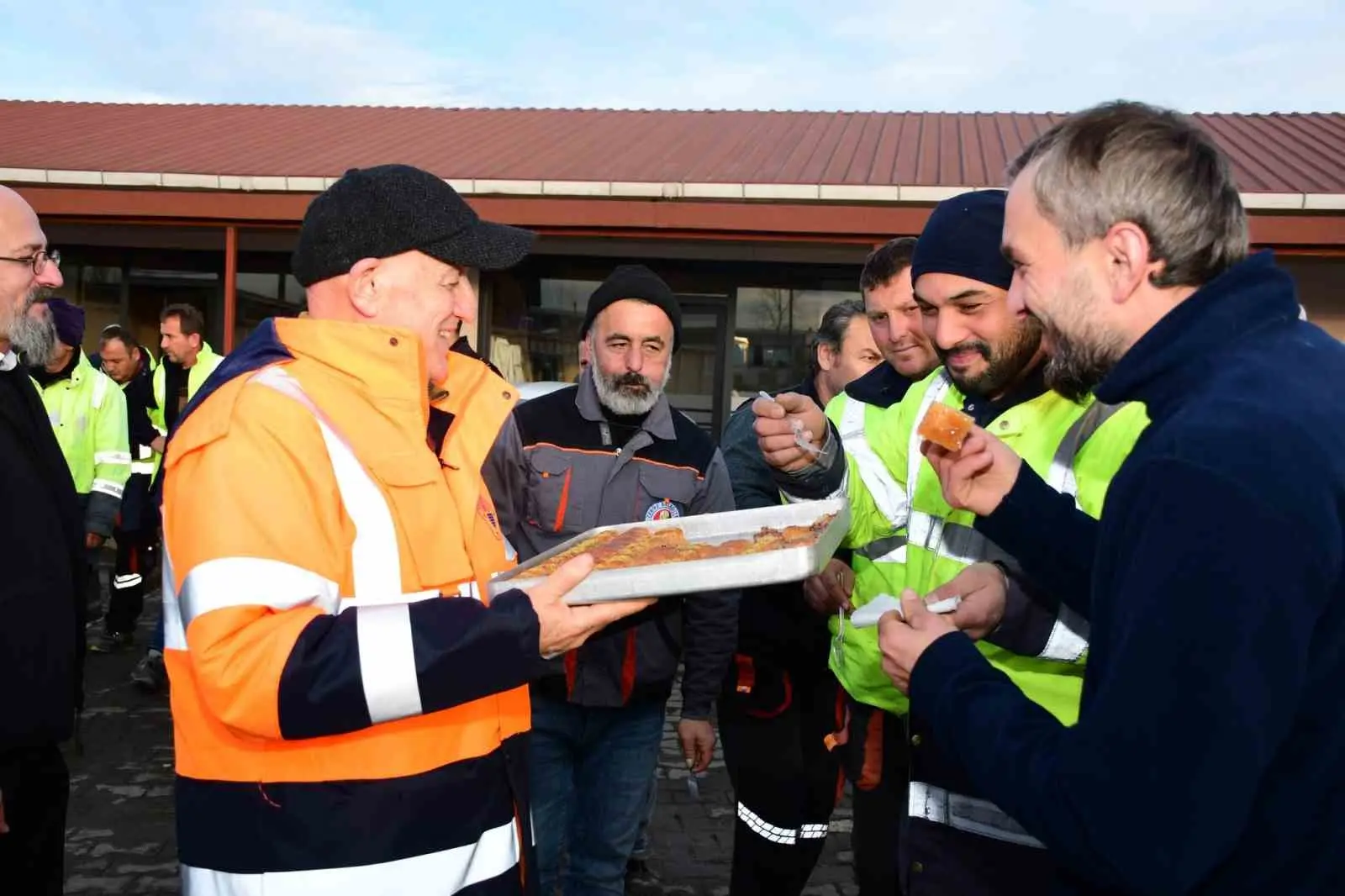 Samsun’un Terme ilçesinde yoğun kar yağışı ve buzlanmaya karşı 82