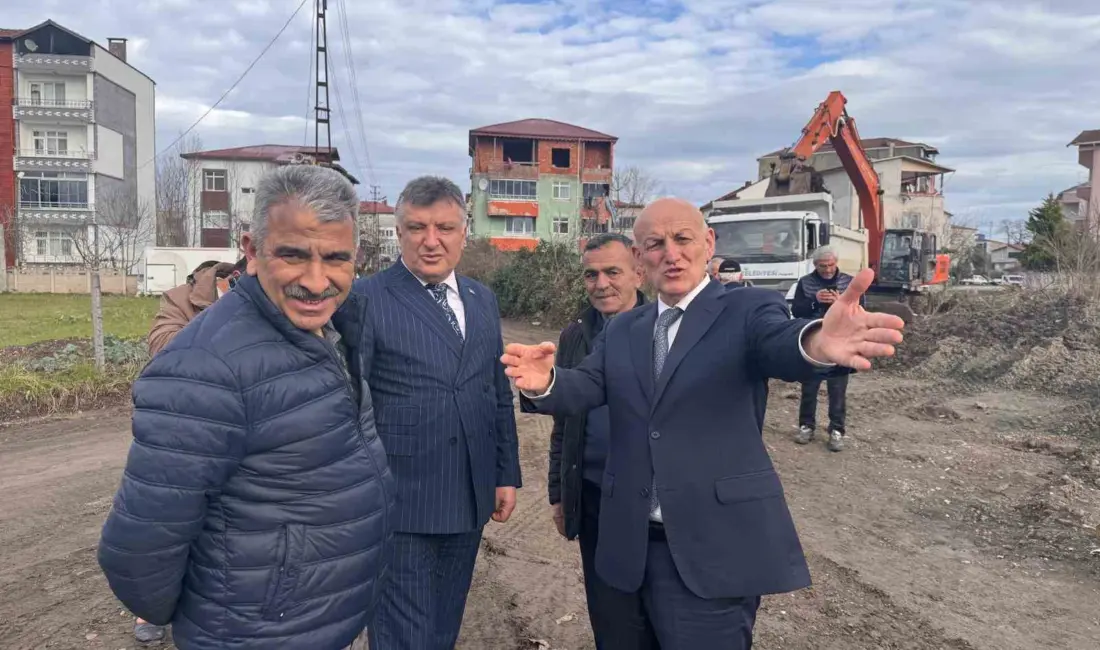 Elmalık Mahallesi’ndeki imar yolu açma çalışmalarını yerinde inceleyen Terme Belediye