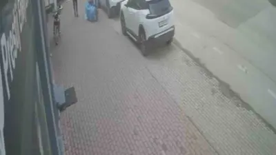 Bursa’nın İnegöl ilçesinde etkili olan şiddetli lodos, tehlikeli anlara neden