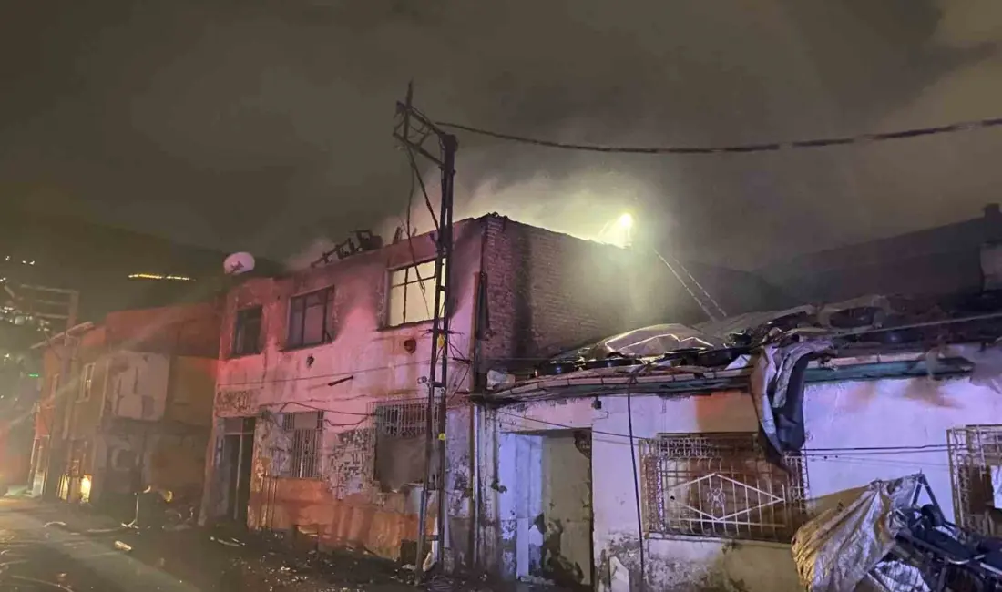 Bursa’da iki katlı evde sobadan çıkan yangında 2 kadın dumandan