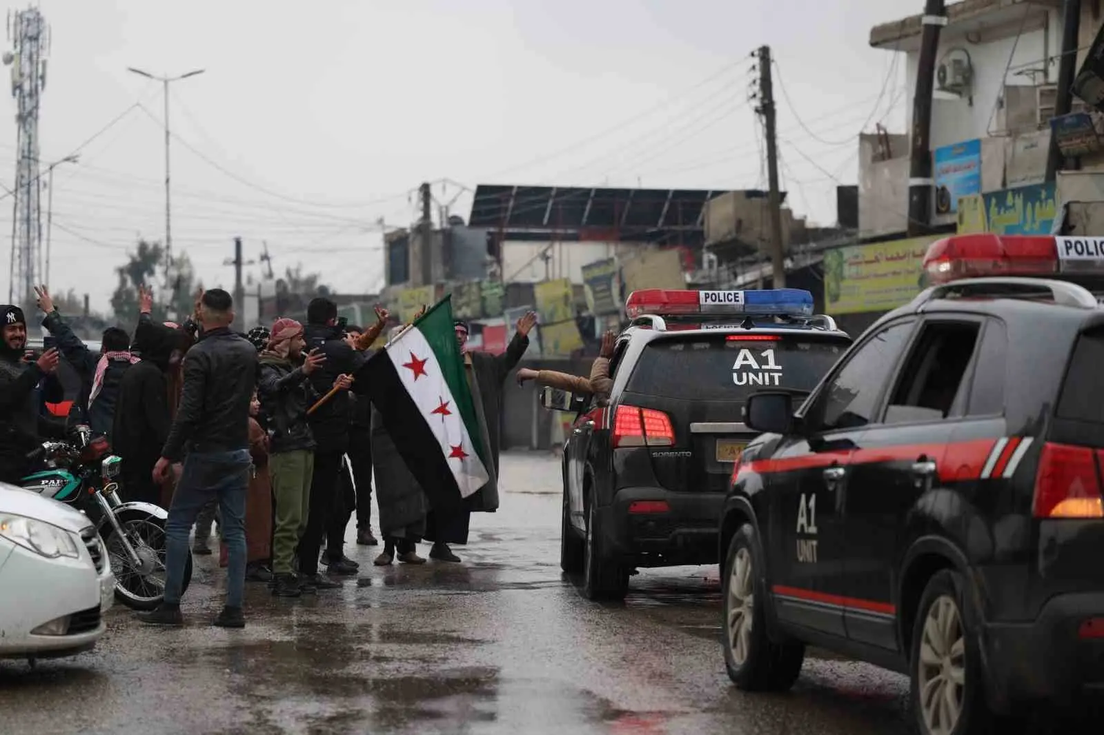 Suriye İçişleri Bakanlığı’na bağlı güvenlik güçlerine ait bir konvoy, terör