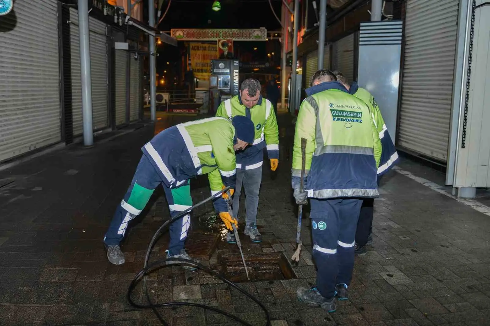 Bursa Büyükşehir Belediyesi, kentin göz bebeği konumundaki Tarihi Çarşı ve