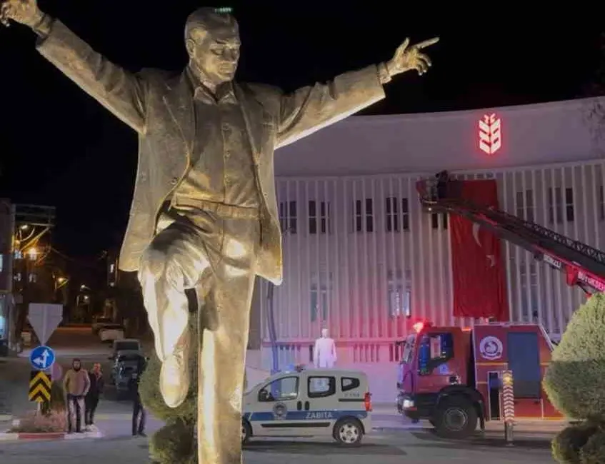 Nusaybin’de Türk bayrağına yönelik gerçekleştirilen saygısızlığa sert tepki gösteren Tavas