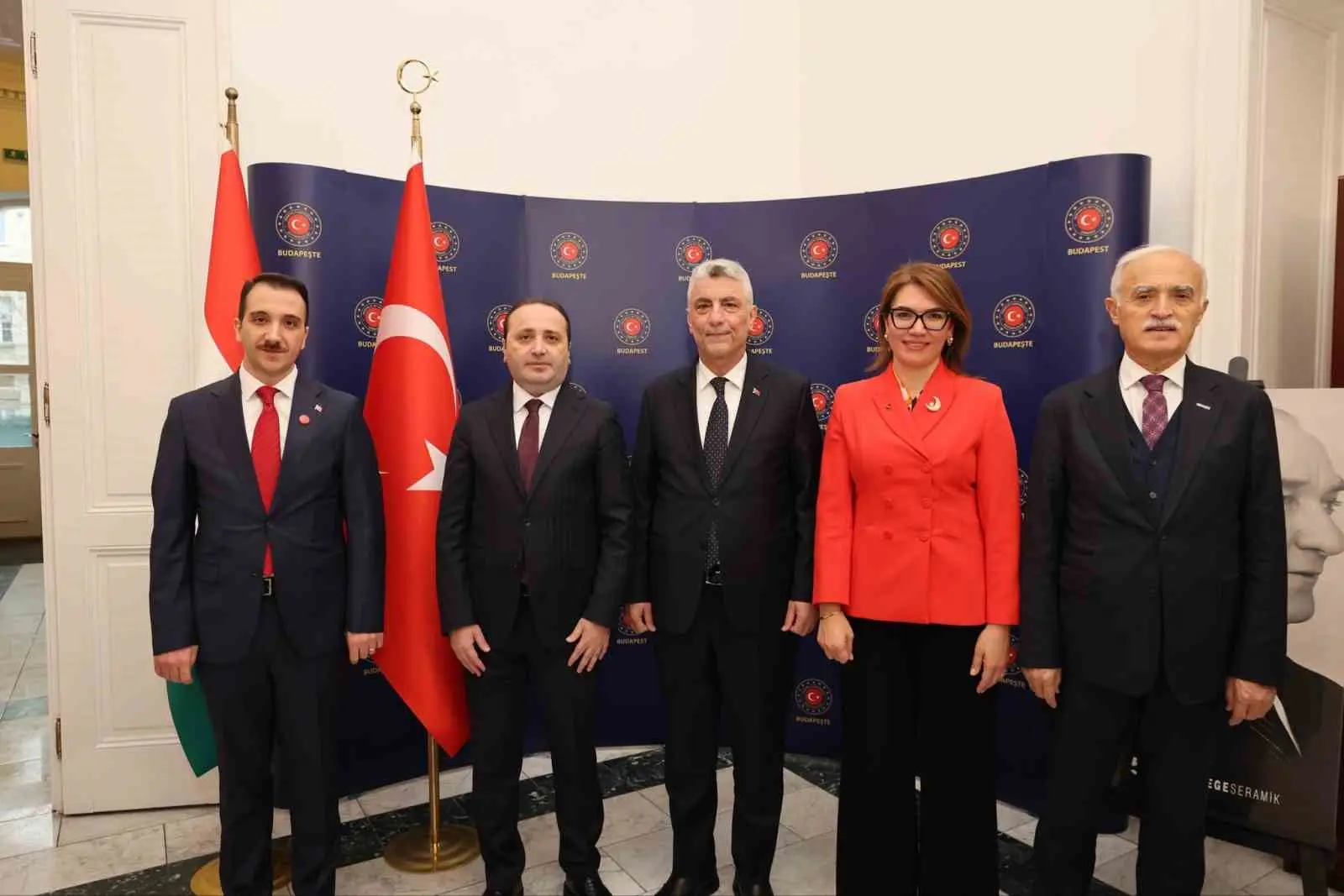 Ticaret Bakanı Ömer Bolat, resmi ziyaret kapsamında geldiği Macaristan’da, Türkiye-Macaristan