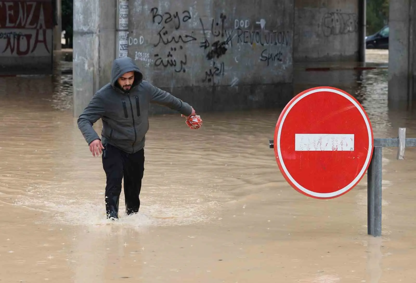 Tunus’ta 1950 yılından bu yana görülen şiddetli yağışlarda 4 kişi