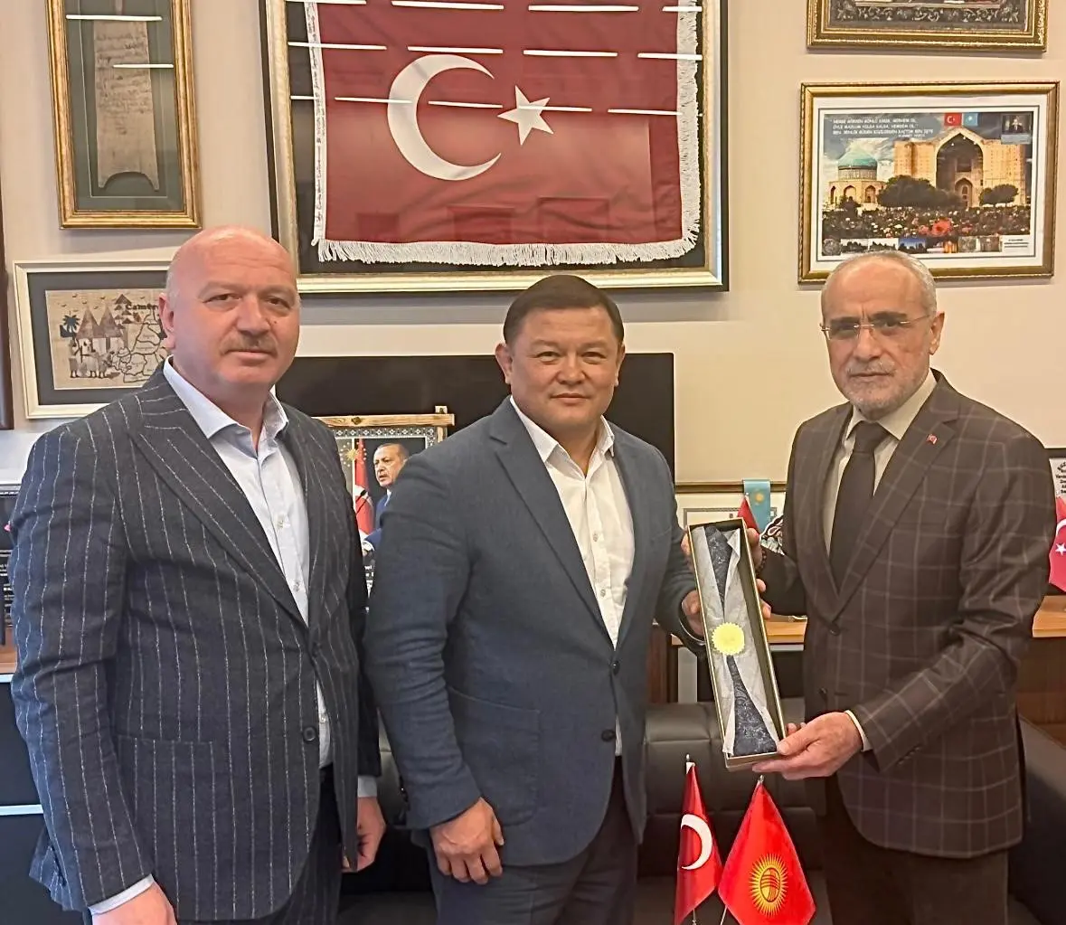 Kırgızistan Meclisi Eski Başkanı ve Milletvekili Dastanbek Cumabekov, Cumhurbaşkanı Başdanışmanı