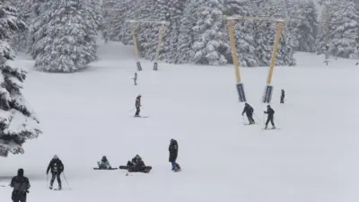 Türkiye’nin önemli kış turizmi merkezlerinden Uludağ’da soğuk hava etkisini artırdı.