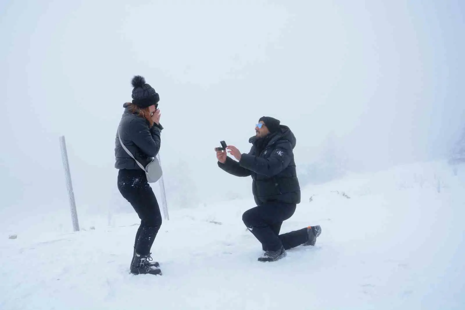 Kış turizminin gözdesi Uludağ, 2026 yılının ilk saatlerinde romantizmin zirveye