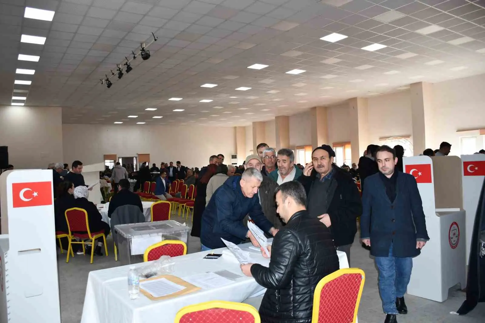 Samsun’un Vezirköprü ilçesinde Esnaf ve Sanatkârlar Odası’nın olağan genel kurulunda