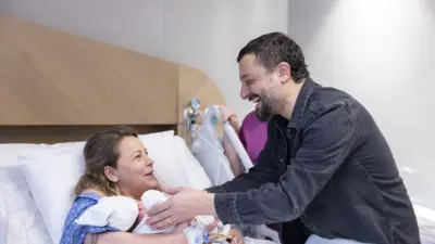 Ünlü oyuncu Vildan Atasever, ilk kez anne olmanın sevincini yaşadı.