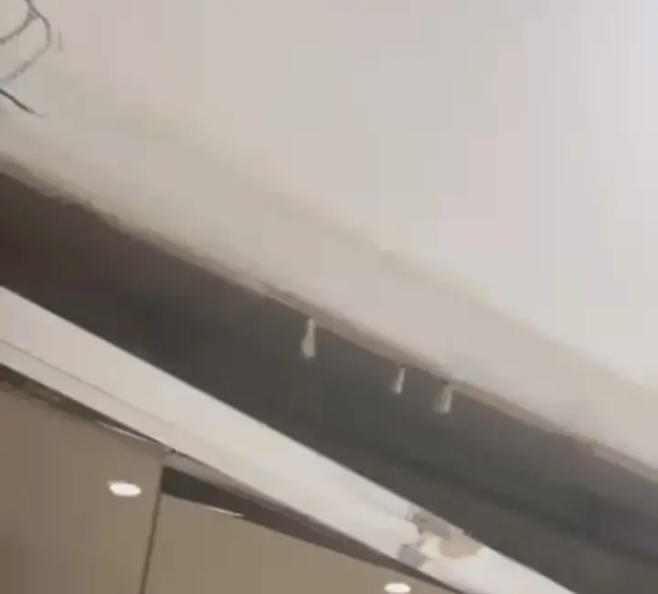 Bursa’da inşaatı yeni tamamlanan bir binadaki dairede mutfak tavanı çöktü.