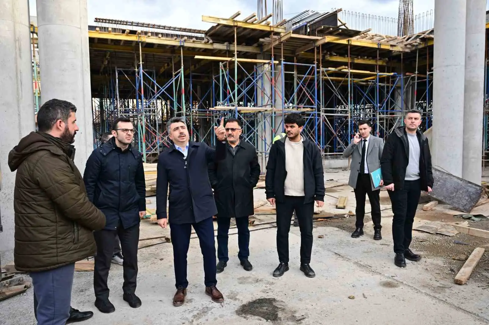 Yıldırım Belediyesi’nin ilçeye kazandıracağı Yavuzselim Kapalı Pazar Alanı ve Gençlik