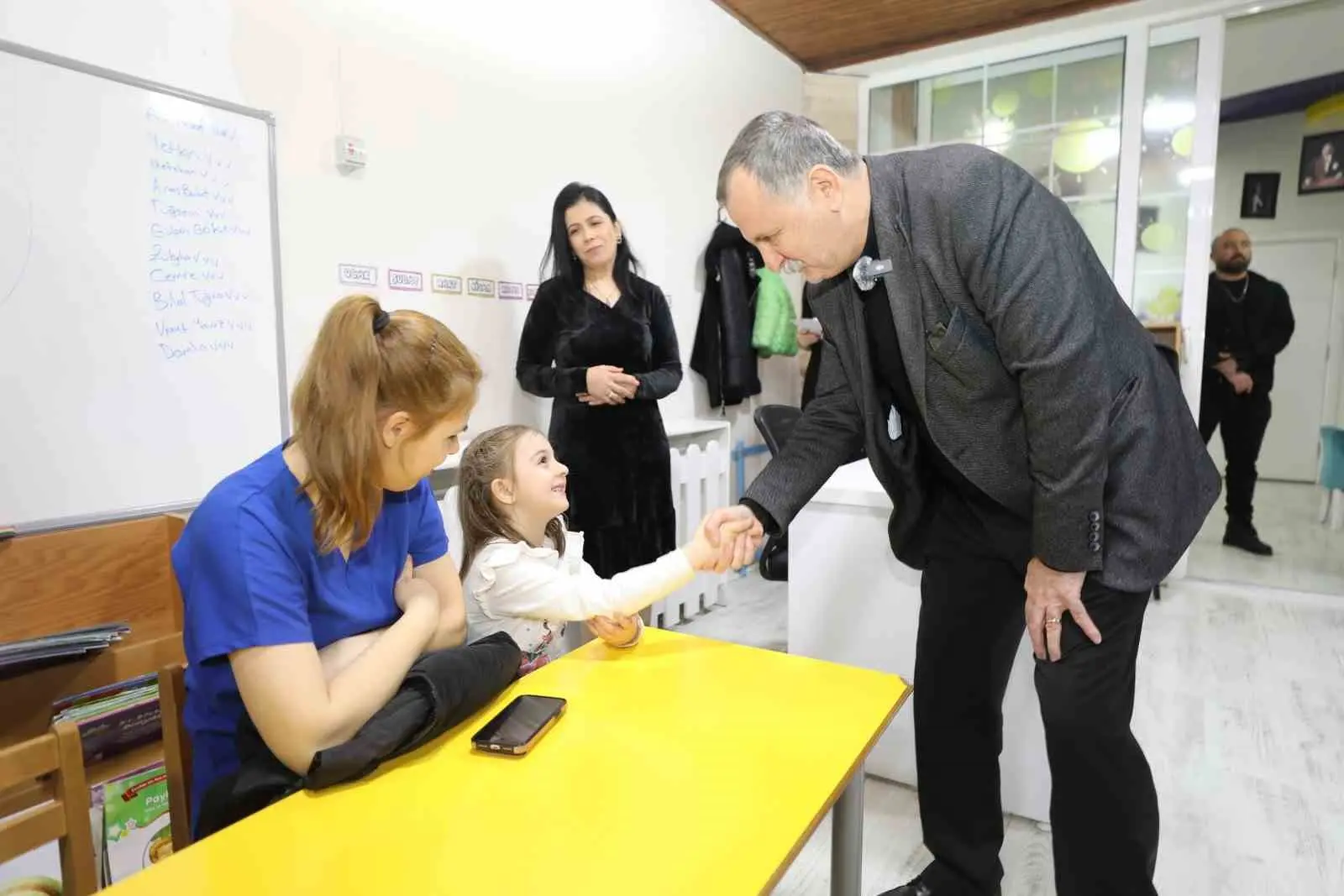 Yunusemre Belediyesi, 2025 yılında hizmete sunduğu 4 yeni kreşle ilçedeki