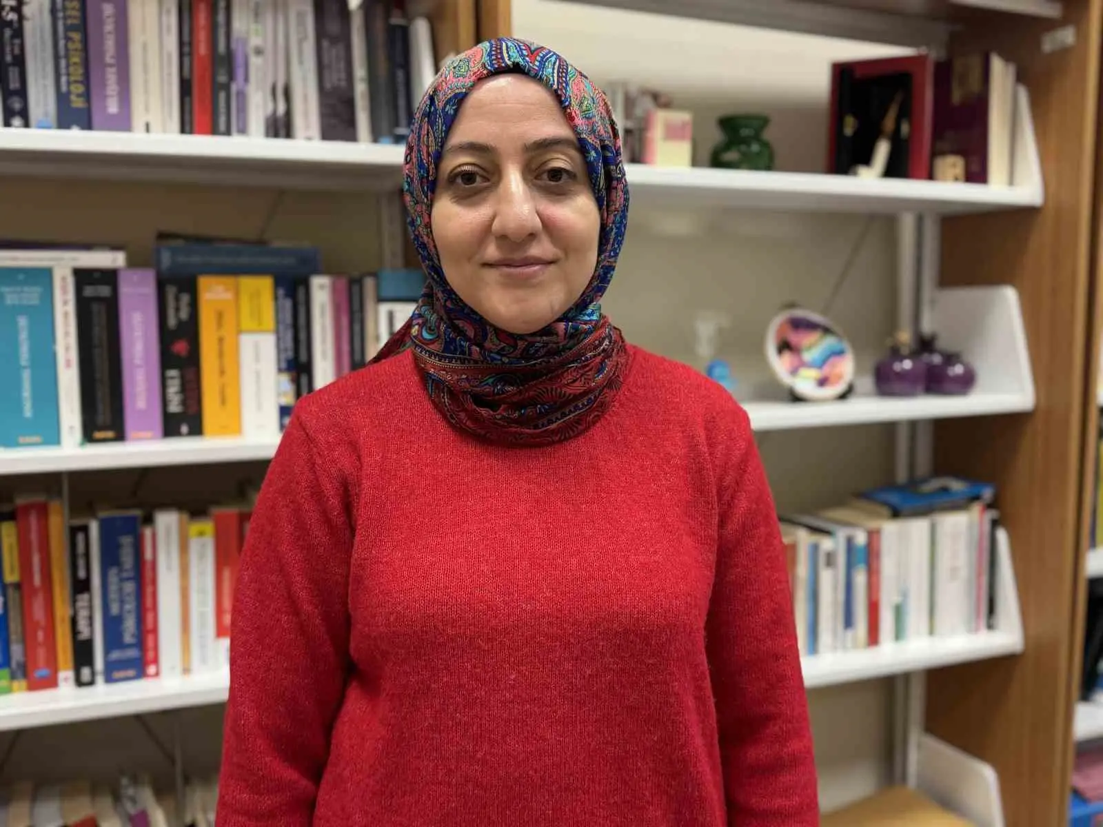 28 Şubat sürecinde uygulanan başörtüsü yasağı nedeniyle üniversite eğitimini Kuzey