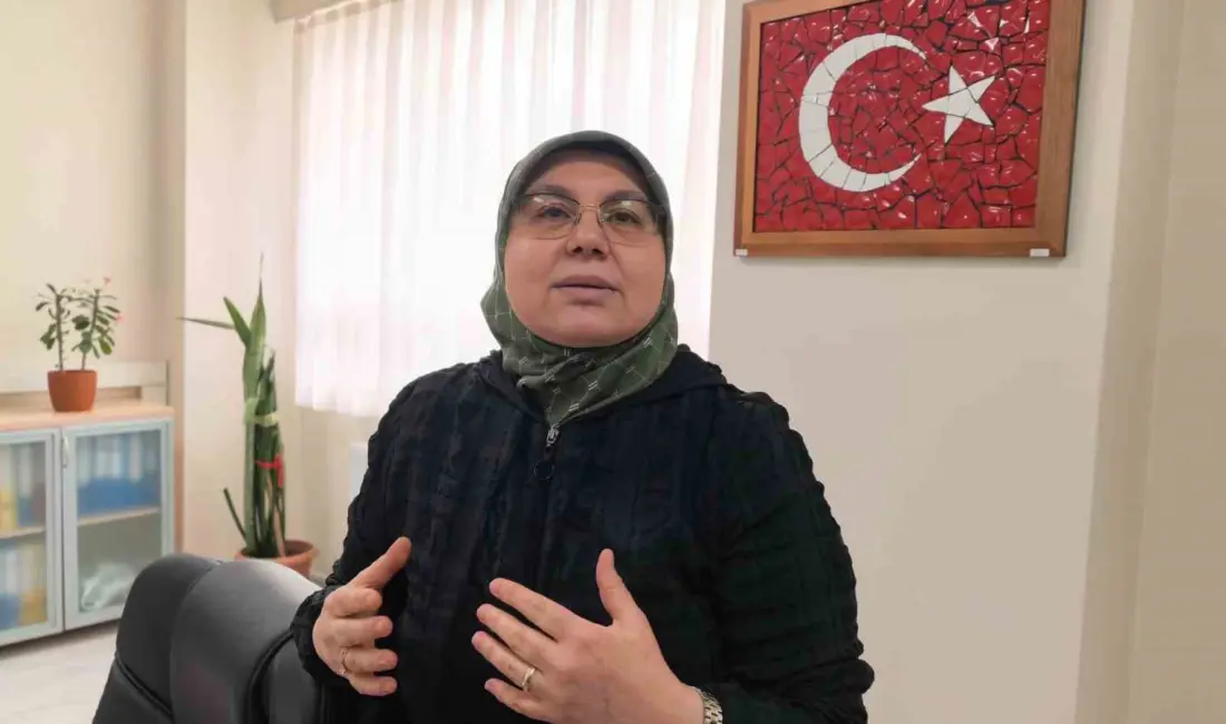 28 Şubat Post-modern darbe kapsamında okullara başörtülü alınmayarak görevden istifa