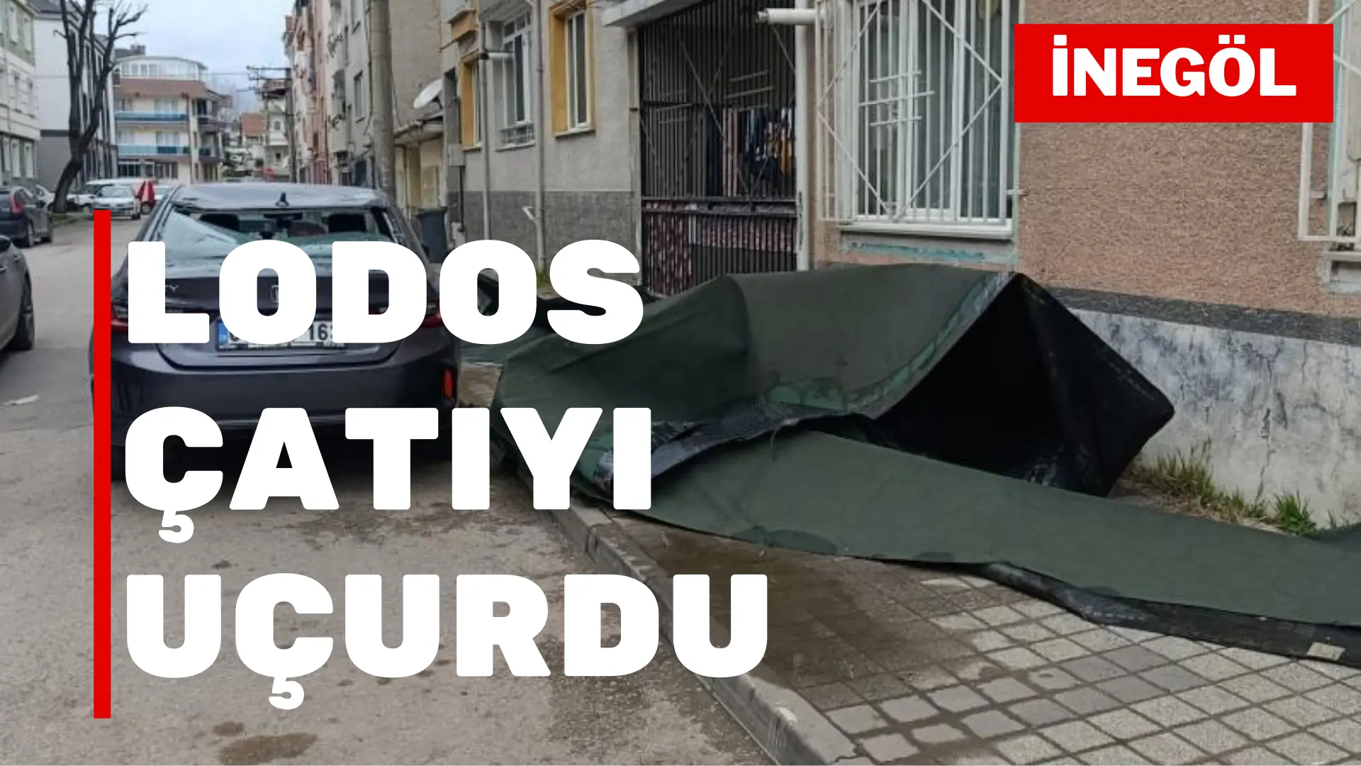 Bursa’nın İnegöl ilçesinde gece saatlerinde etkili olan lodos, bir apartmanın