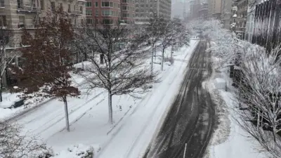 ABD’nin kuzeydoğusunu vuran kar fırtınası hayatı durma noktasına getirirken, 10