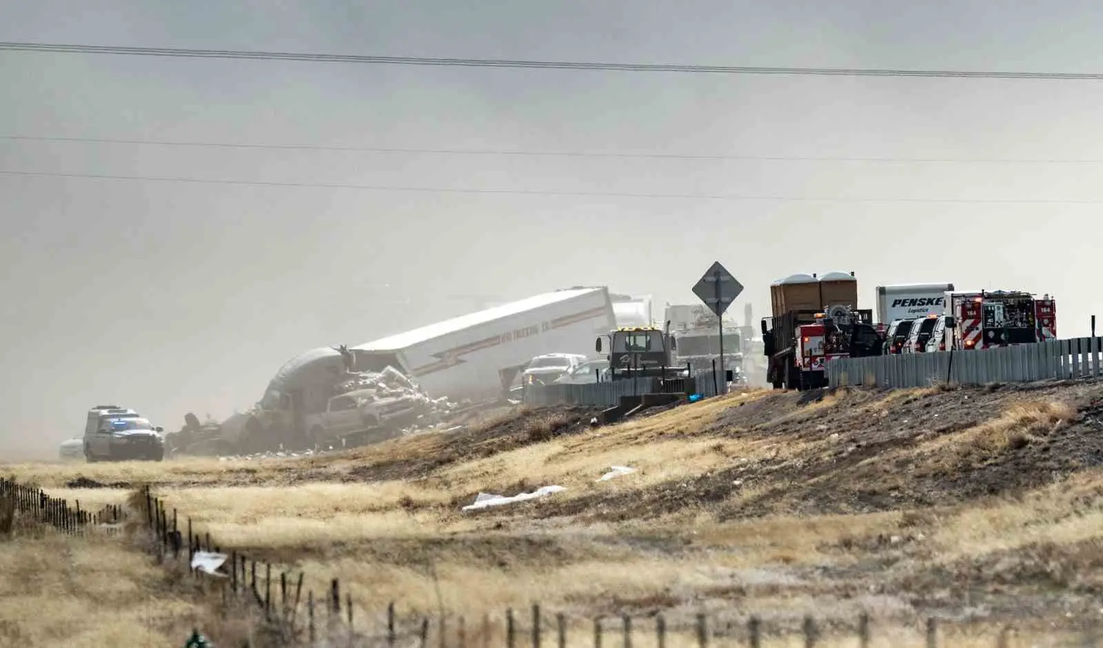ABD’nin Colorado eyaletinde kum fırtınasının görüş mesafesini düşürmesi sonucu meydana